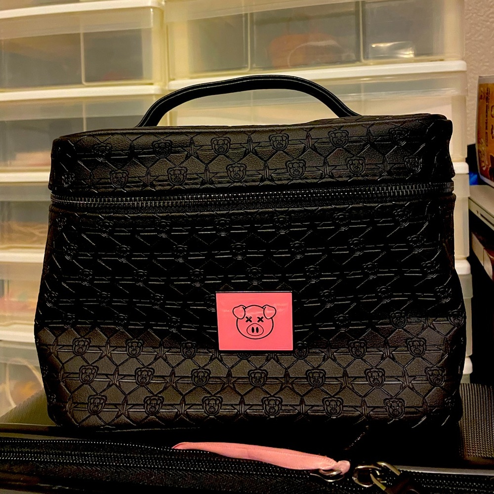 Jeffree Star x Shane Dawson pig makeup bag